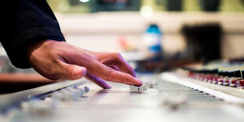 科技公司如何部署5G专网？IT解决方案与软件开发的关键策略与效益深度分析