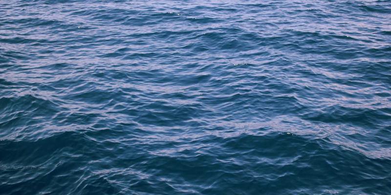 网络功能虚拟化（NFV）与容器化网络功能（CNF）的演进对比与混合部署策略