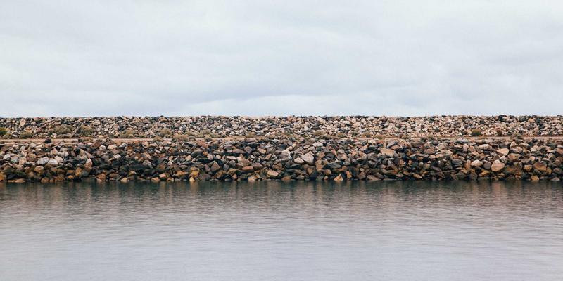 网络技术、编程服务与软件开发：驱动数字未来的三大支柱